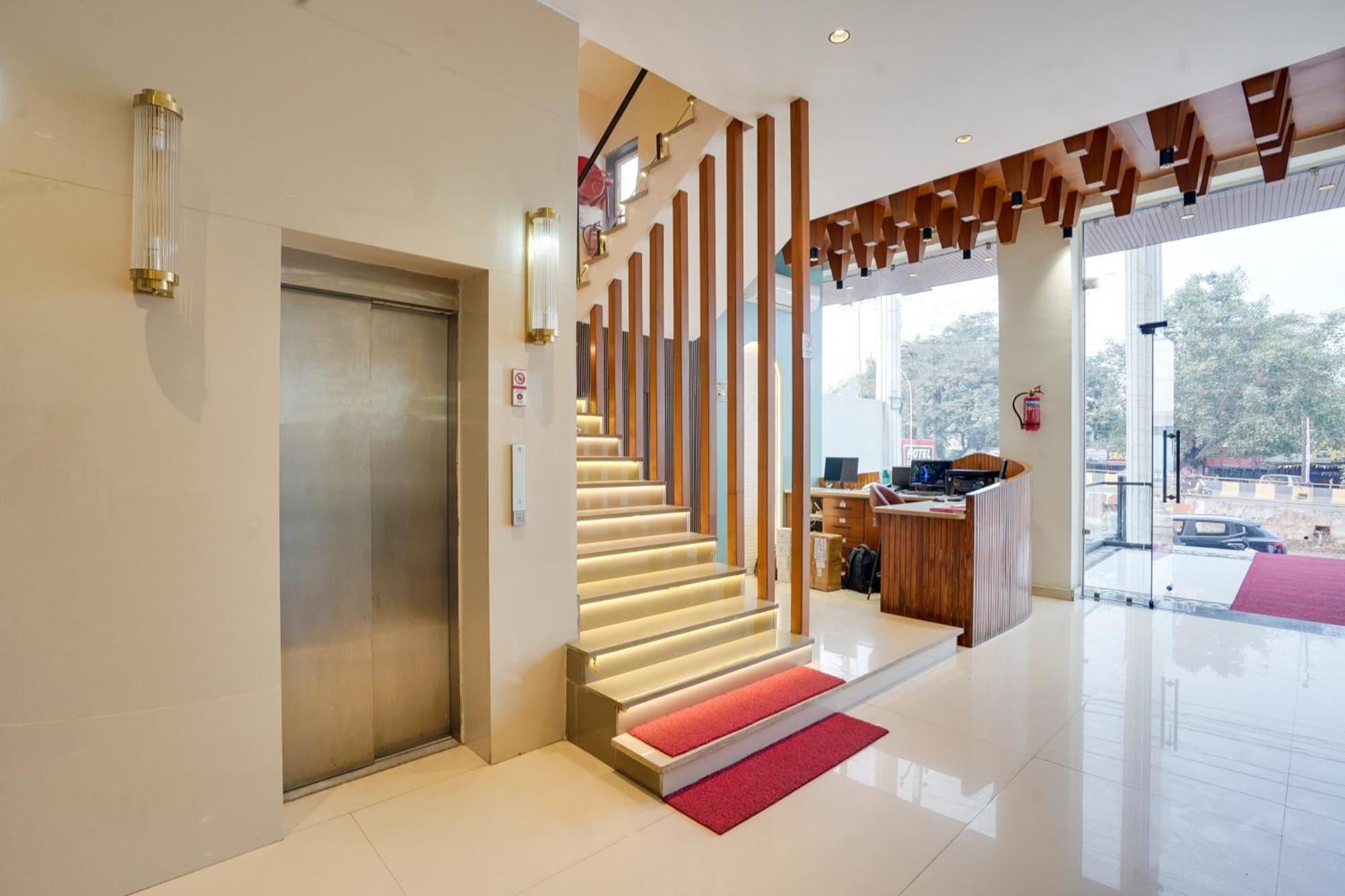 Townhouse Amanaka Formerly Hotel City Pride Rāipur エクステリア 写真