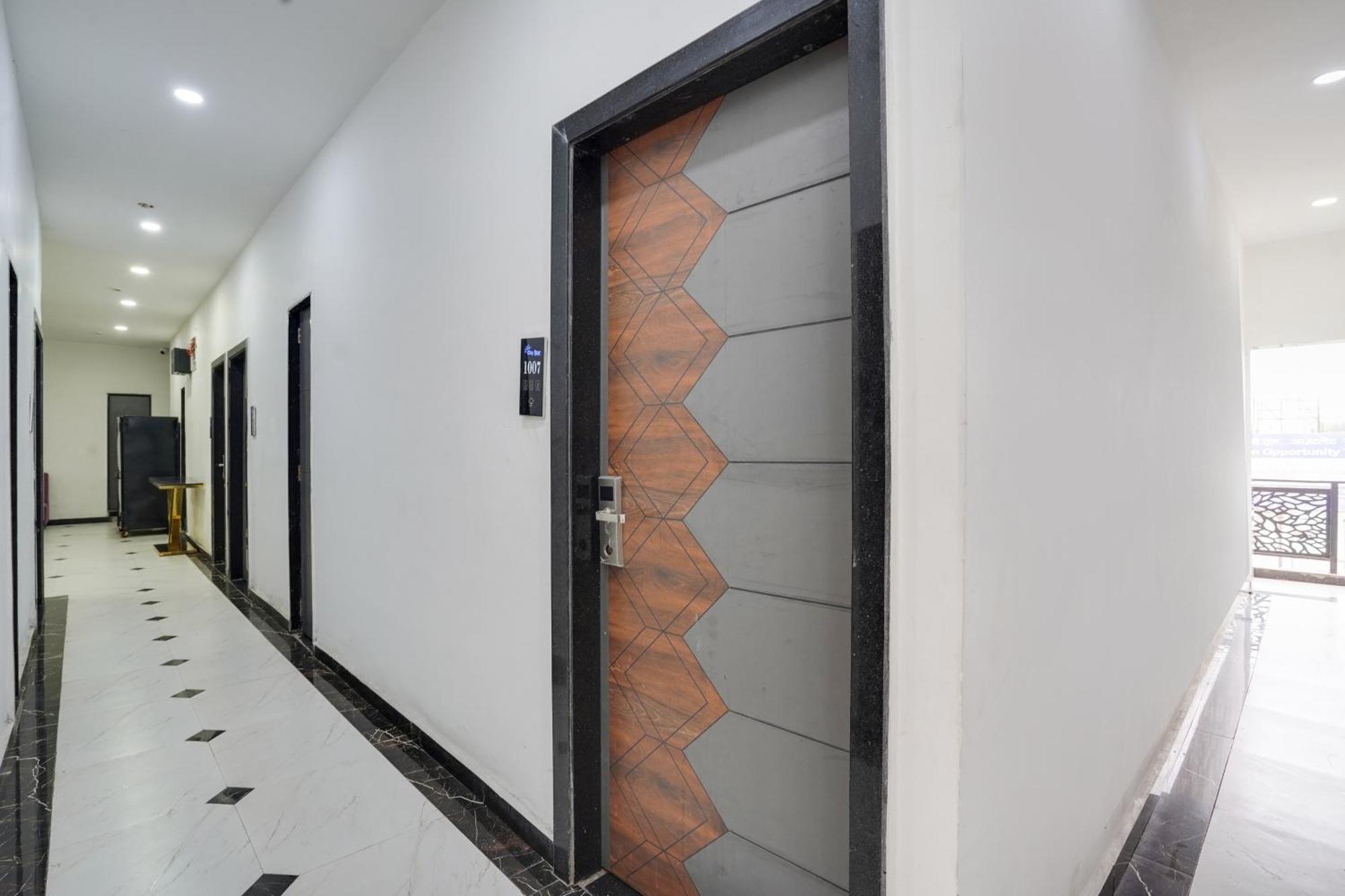 Townhouse Amanaka Formerly Hotel City Pride Rāipur エクステリア 写真