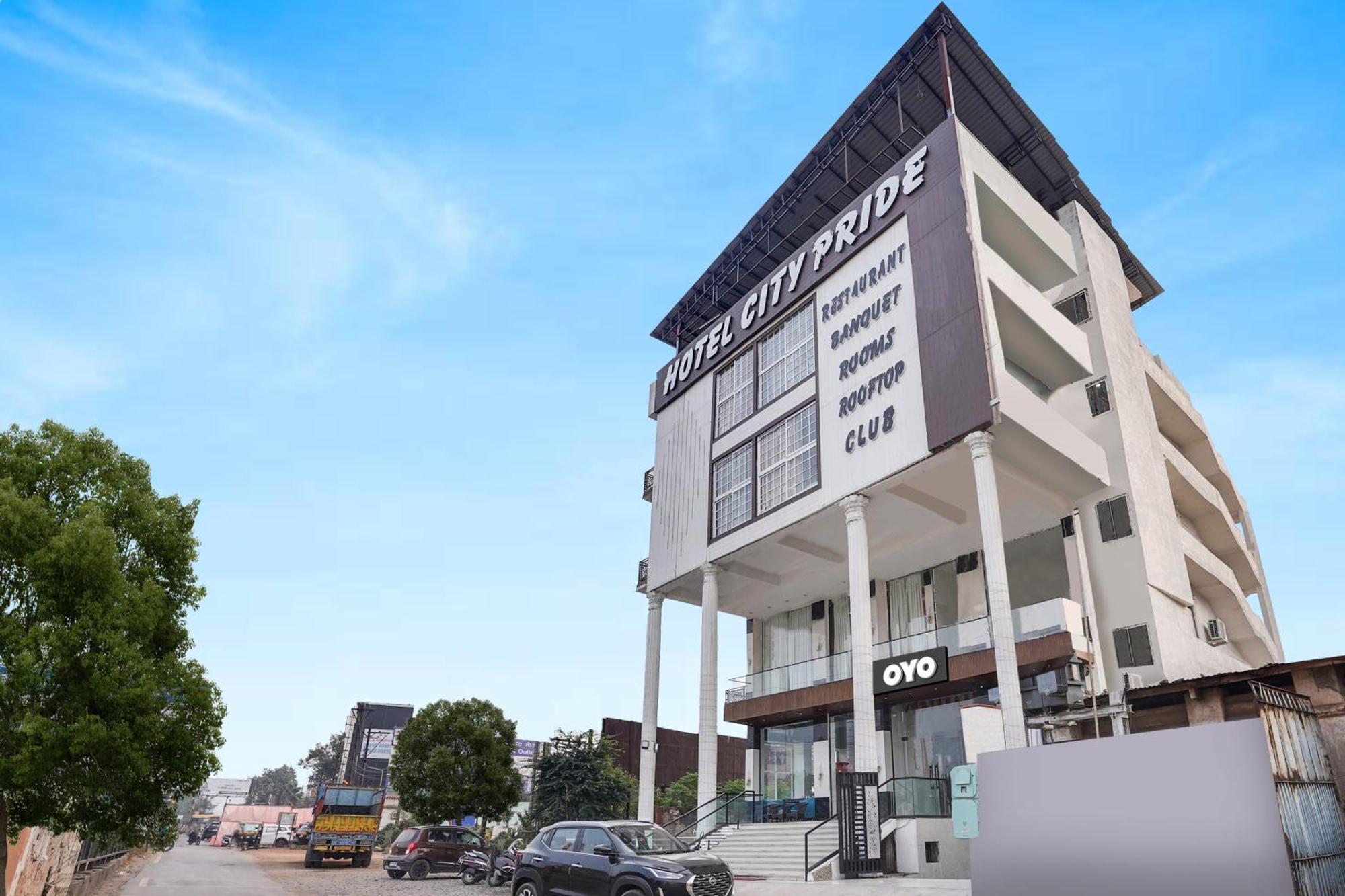 Townhouse Amanaka Formerly Hotel City Pride Rāipur エクステリア 写真