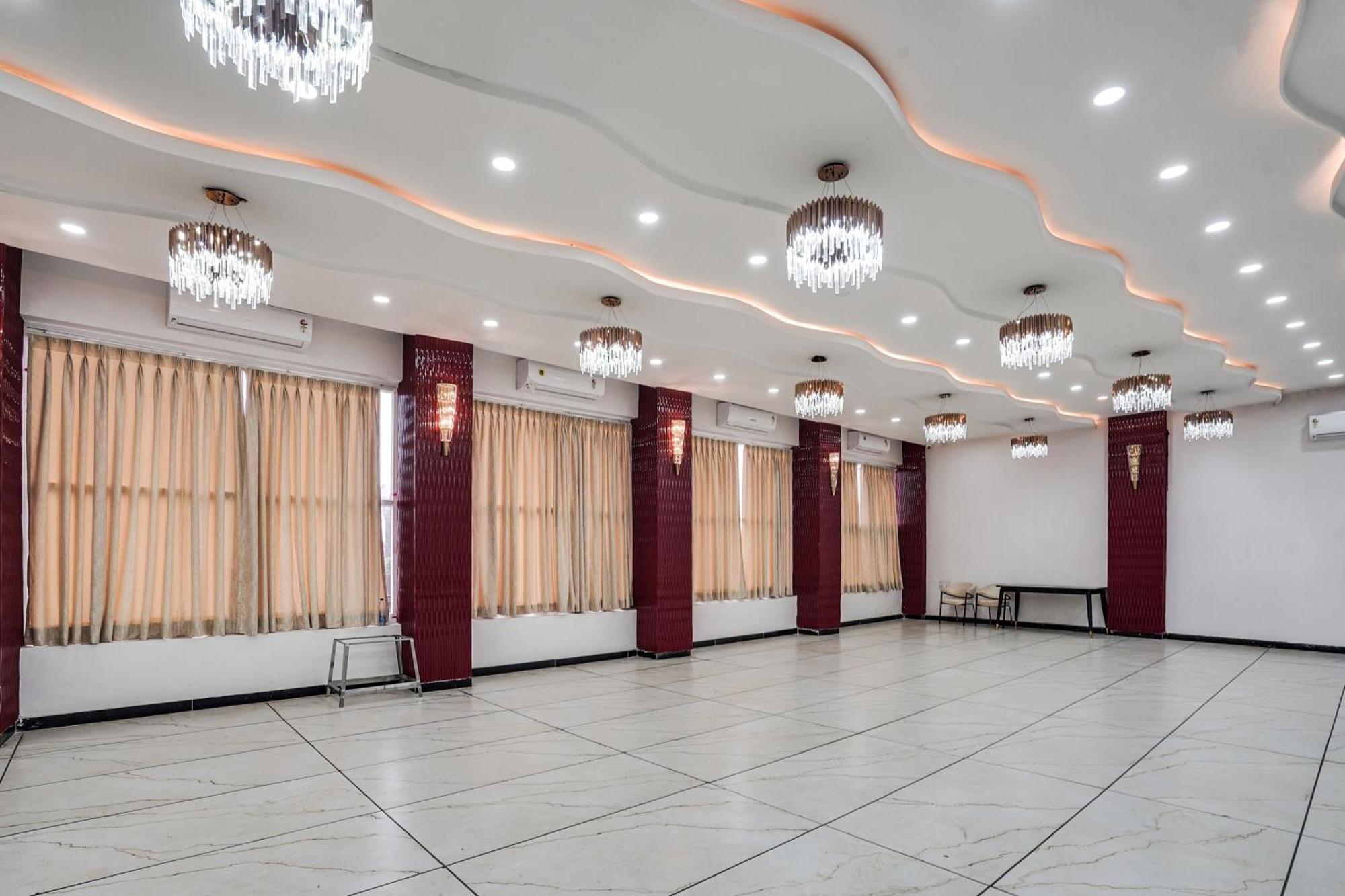 Townhouse Amanaka Formerly Hotel City Pride Rāipur エクステリア 写真